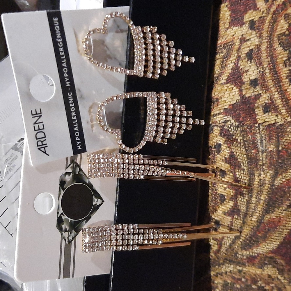 FASHION JEWELRY GOLD LOT OF 2 PAIRS CRYSTAL BLING DANGLE CHANDELIER EARRINGS